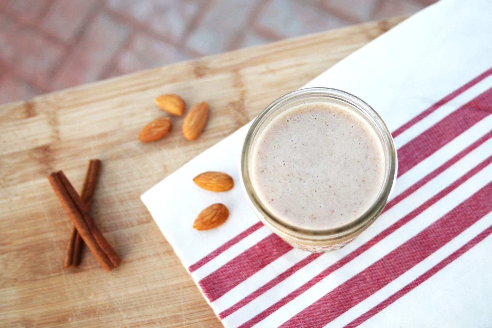 Banana Almond Spice Smoothie Banana Almond Spice Smoothie