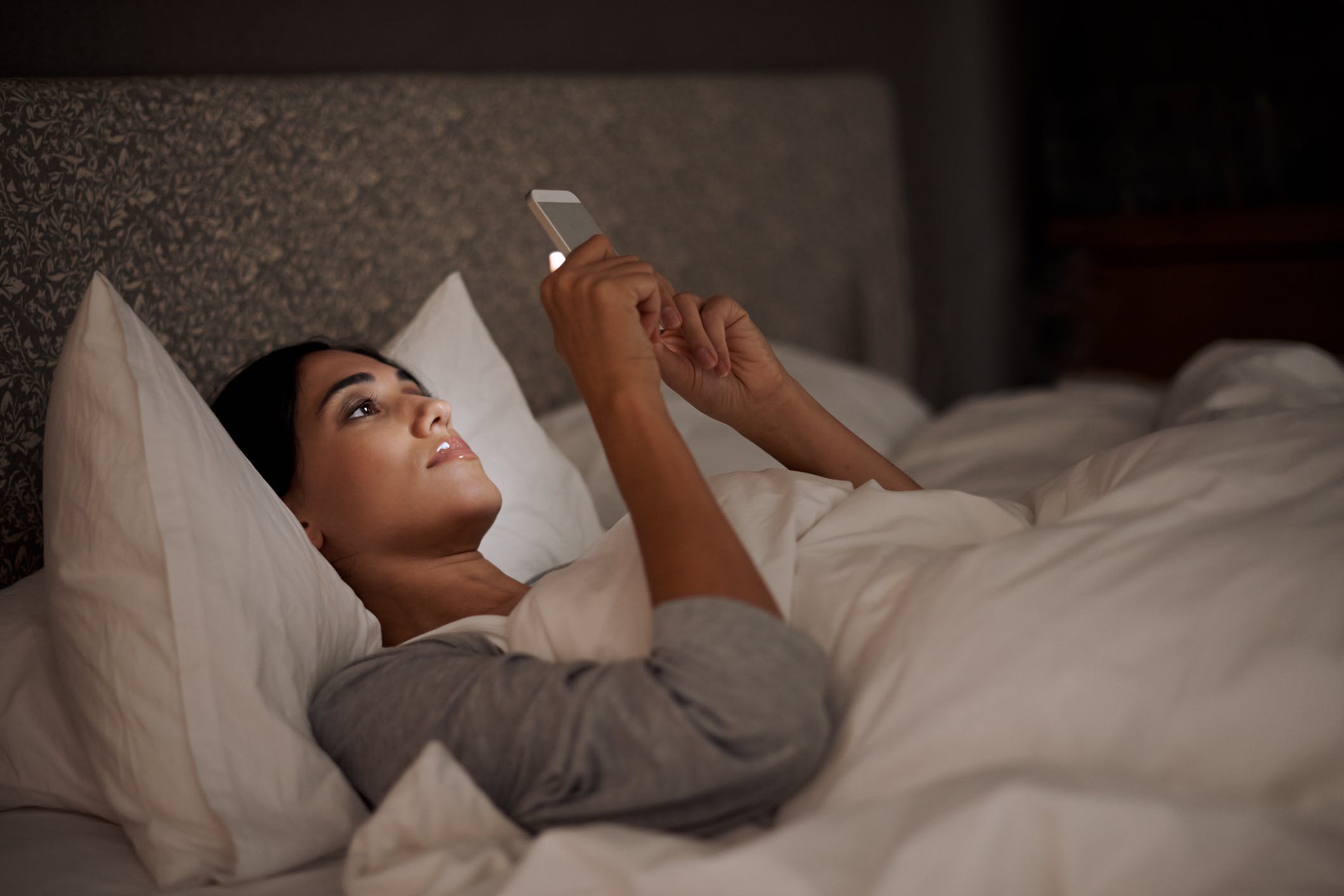 3 Serious Reasons to Stop Using Your Smartphone at Night